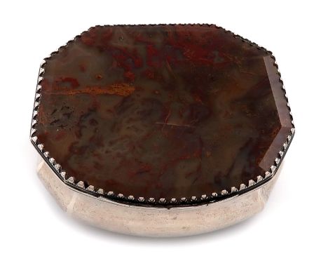 An 18th century Dutch silver and agate snuff box, by Joh, Francois Biese (Biezer), Schoovnhoven 1764, cartouche form, the hin