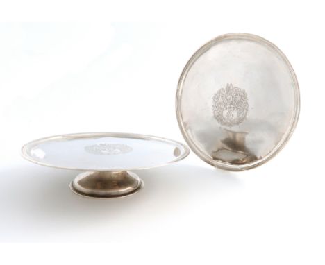 A pair of George I Irish silver footed tazza, by Edward Workman, Dublin 1715, circular form, moulded border, the centres with