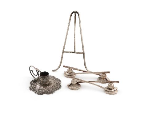 A mixed lot of small silver items, comprising a watch hanging easel, Chester 1899, a pair of novelty silver knife rests, mode