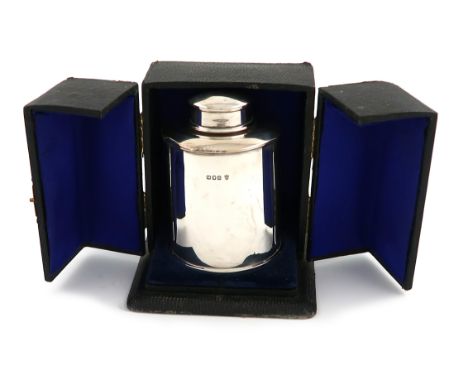 A silver tea caddy, by The Barnards, London 1916, cylindrical form, pull-off cover, in a fitted case, height 10.3cm, approx. 