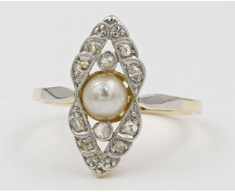 Art Deco-Damenring. 14 kt. GG und wohl Platin, brutto 2,1 g. Spitzovaler, teils durchbrochen gearbeiteter Ringkopf, besetzt m