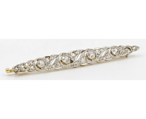 Art Deco-Brosche. 14 kt. GG und WG, geprüft, brutto 5,1 g. Spitzoval mit Durchbruchdekor. Besetzt mit vier Diamanten im Altsc