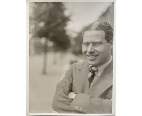 Citroen, Paul (1896 Berlin - Wassenaar 1983) Portrait "L. Moholy-Nagy". Silbergelatineabzug, verso mit Copyright-Stempel "Gal