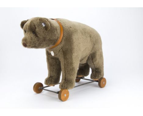 A Steiff Limited Edition Bear on wheels 1921, 1190 of 1500, in original box with certificate, 2003