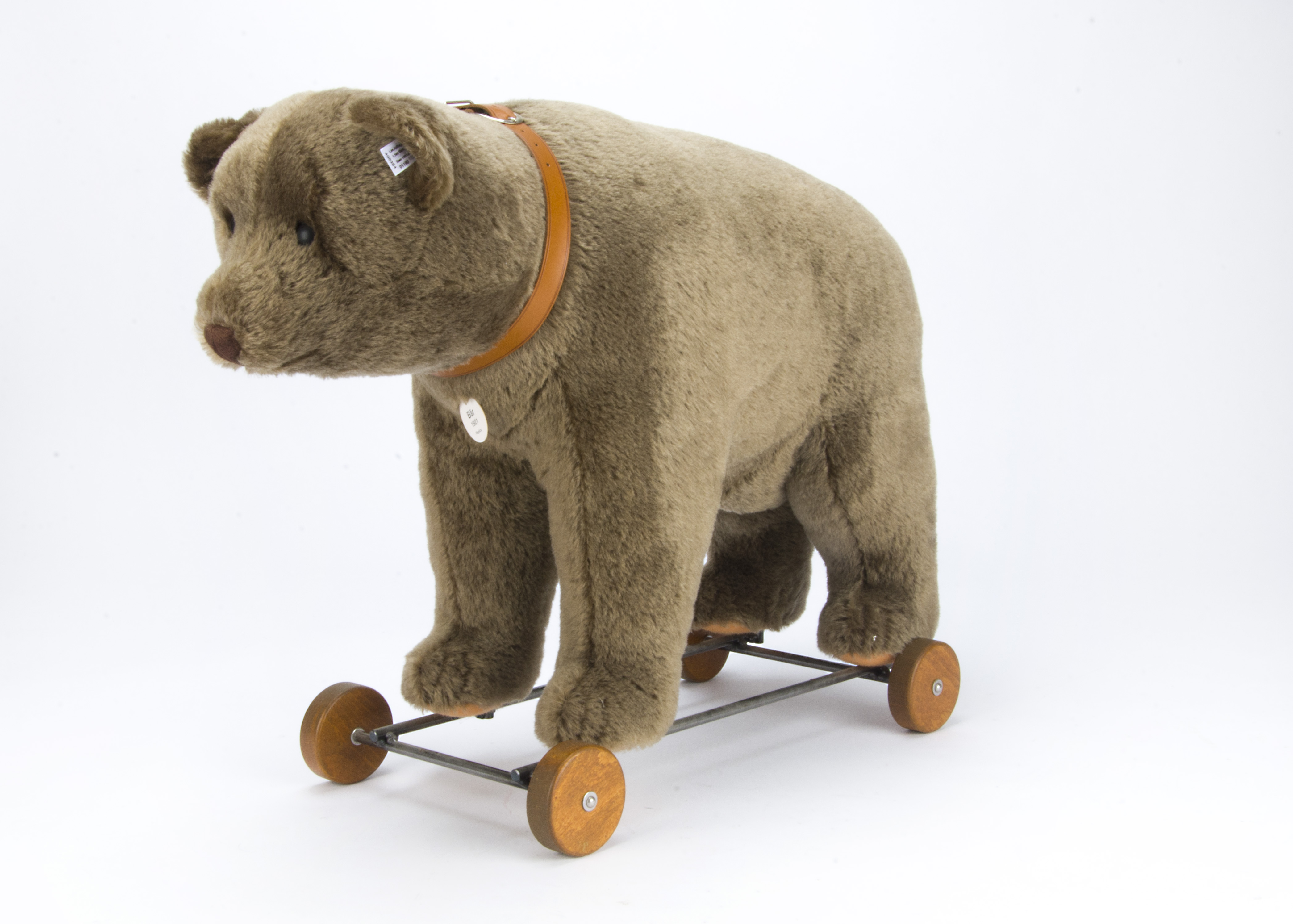 steiff bear on wheels original