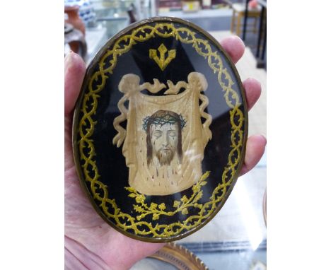 AN UNUSUAL CONTINENTAL ANTIQUE OVAL ICON OR RELIQUARY WITH CENTRAL PORTRAIT OF CHRIST WITH SCROLL SURROUND.   15 x 12cms.
