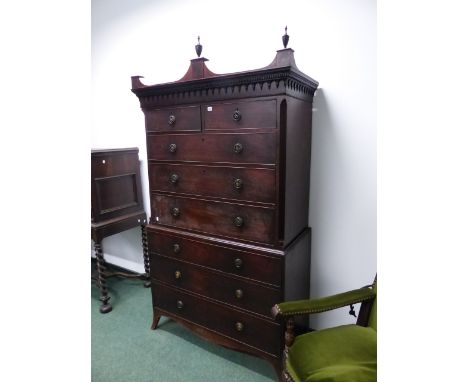 A GOOD 18th.C.MAHOGANY CHEST ON CHEST WITH TWO SHORT AND SIX LONG DRAWERS ON SWEPT BRACKET FEET.   W.117 x H.213cms.