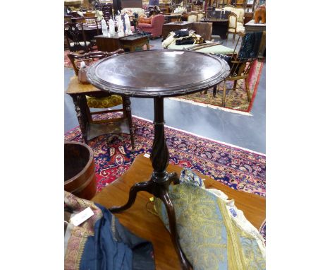 A MAHOGANY TRIPOD WINE TABLE. DIA.32cms.