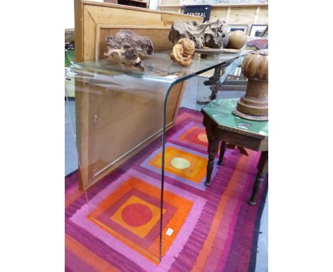 A COMTEMPORARY GLASS CONSOLE TABLE.