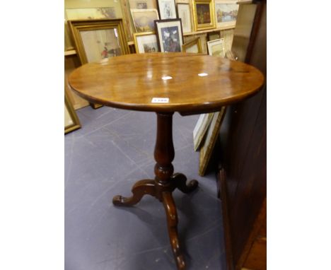 A VICTORIAN MAHOGANY TRIPOD TABLE.  DIA.55cms.