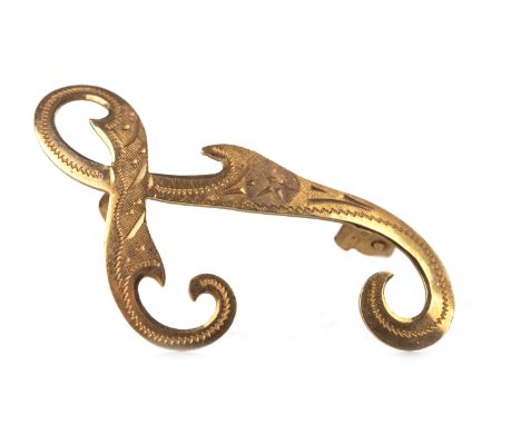 EIGHTEEN CARAT GOLD INITIAL BROOCH, in the form of the letter L, with engraved decoration, 32mm high, 1.7g