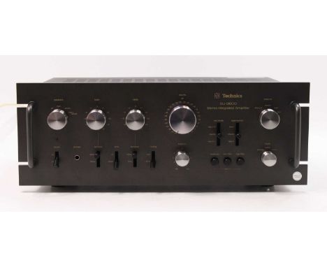 A Technics SU-8600 Stereo Integrated Amplifier, w.45, d.30, h.17.5cm, in original box and packaging.Red power light comes on 