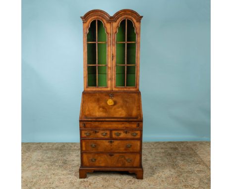 Traditional English Georgian Chippendale style drop front secretary with inlay butterfly veneer design. It's double curved hu