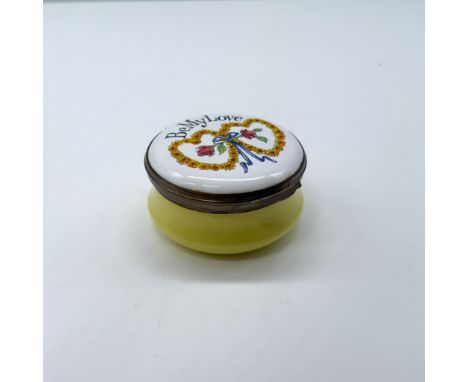This miniature enamel box is dedicated to all lovers, with a heart-shaped floral arrangement tied with a blue ribbon on top, 