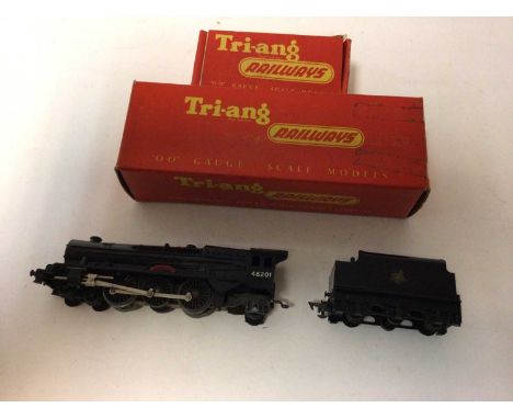 Triang OO gauge 4-6-2 Princess locomotive "Princess Elizabeth" 46201 R 50 and separate tender R 30, two BR carriages, R 21, f