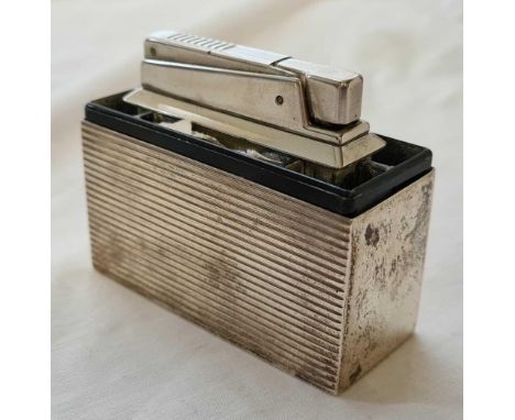 An 800 standard oblong form lighter 