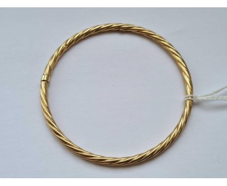 A twist bangle 9ct - 2.9 gms 