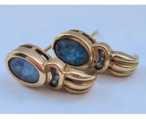 Pair of opal 10ct stud earrings 2.6g