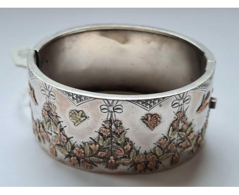 A good wide embossed silver hinged bangle 44.6g