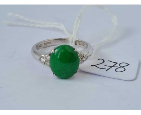 A FINE GREEN JADE &amp; DIAMOND18ct white gold ring size N  5.2g inc