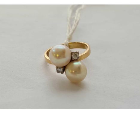 A double pearl and diamond set ring 18ct gold size J - 4 gms 