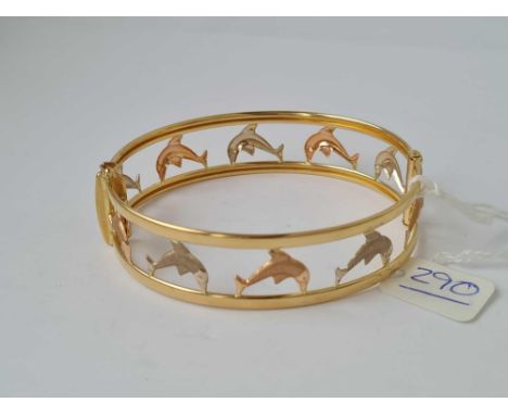 A UNUSUAL DOLPHIN DECORATED BANGLE 18CT GOLD - 16.9 GMS 