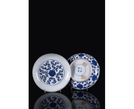 A fine pair of Chinese blue and white dishes, Jiajing/Wanli (1522-1619), with shallow rounded sides, the interior decorated i