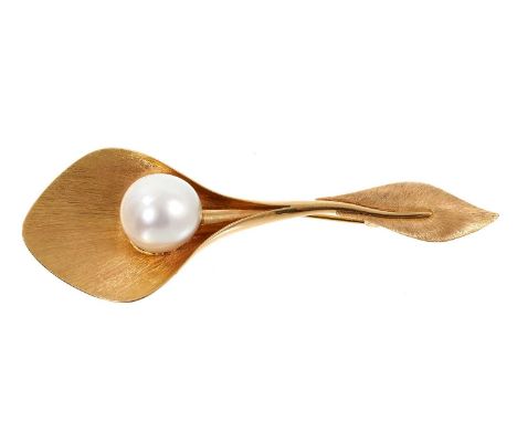 1970s South Sea cultured pearl and 18ct gold brooch with a South Sea cultured in an 18ct yellow gold textured stylized flower