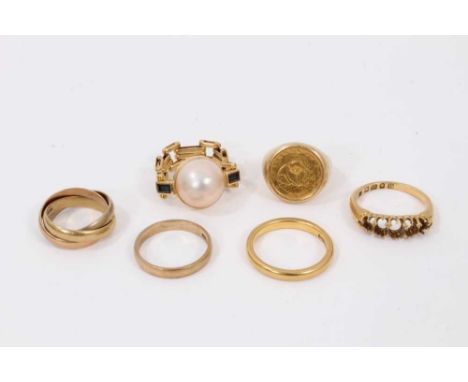 Five gold rings to include a 22ct gold wedding ring, 18ct gold 'Russian wedding ring', coin ring in 14ct gold mount, Mabe pea