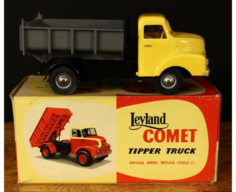 Victory Industries (V Models) 1:18 scale Leyland Comet tipper truck, detachable yellow plastic cab, black plastic chassis and