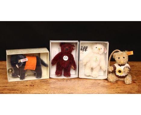 Steiff (Germany) EAN 420962 Annual Club gift miniature teddy bear 2009, trademark Steiff button to ear with red and white tag