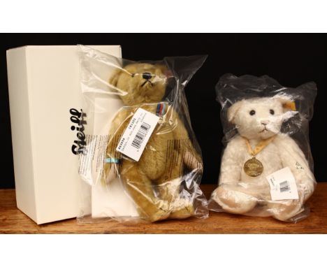 Steiff (Germany) EAN 663598 Help for Heroes teddy bear, exclusively made for Danbury Mint, trademark Steiff button to ear wit