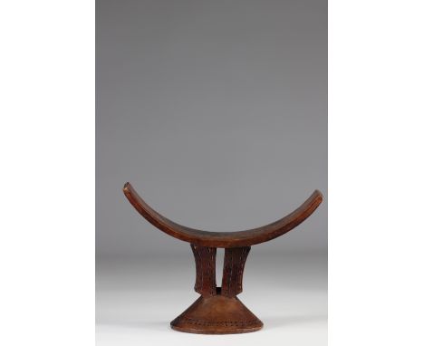 Neck support - Africa? - mid 20thRegion: AfricaPeriod: mid 20th centurySizes: H=180mm L=240mmWeight (K): 0.210kgCondition: At