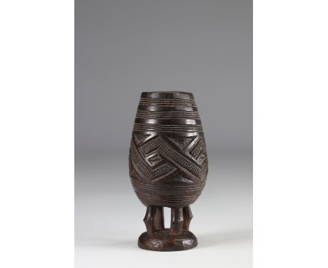 Small Kuba palm wine cup in the shape of a drum - early 20th century - DRC - AfricaRegion: AfricaPeriod: early 20th centurySi