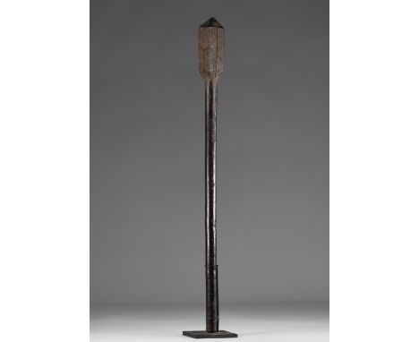 Tchokwe club - coll. private Belgian - early 20th century - DRC - AfricaRegion: AfricaPeriod: early 20th centurySizes: H=650m