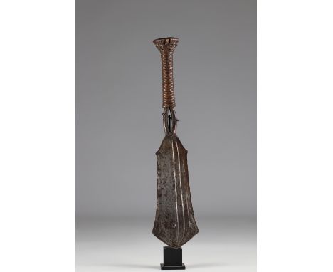 Yakoma knife - early 20th century - DRC - AfricaRegion: AfricaPeriod: early 20th centurySizes: H=350mm L=75mmWeight (K): 0.31