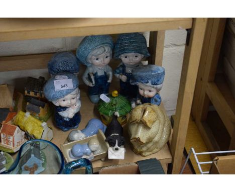 QUANTITY OF CERAMIC MODELS INCLUDING A PIG MONEY BOX AND OTHER FIGURES
