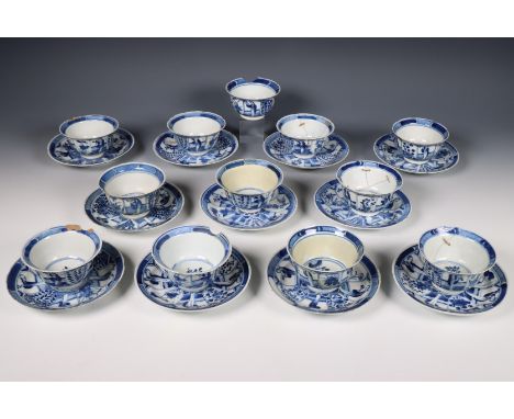 China, associated set of twelve blue and white porcelain tea bowls and eleven saucers, Kangxi period (1662-1722) and later, e