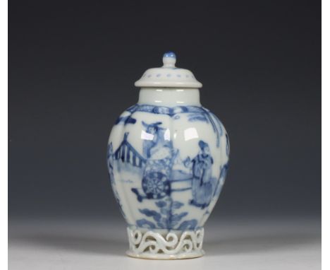 China, blue and white porcelain tea-caddy and cover, Kangxi period (1662-1722), decorated with figures with a resting horse a