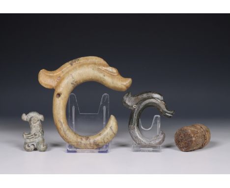 China, collection of jade and stone artefacts, comprising a seal with dragon and three animal-shaped pendants w. 14 cm max. [