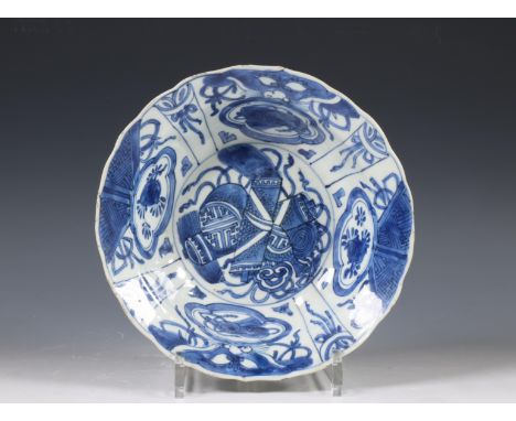China, blue and white 'kraak' porcelain bowl, Wanli period (1573-1619), the interior painted with scholar's objects, surround