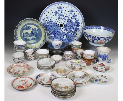 China and Japan, collection of porcelain, comprising teacups and saucers, a bowl and a strainer (various damages) [ds]