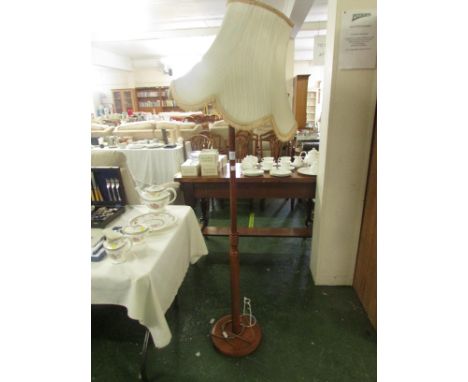 WOODEN STANDARD LAMP WITH CREAM SHADE (NEEDS A PLUG)
