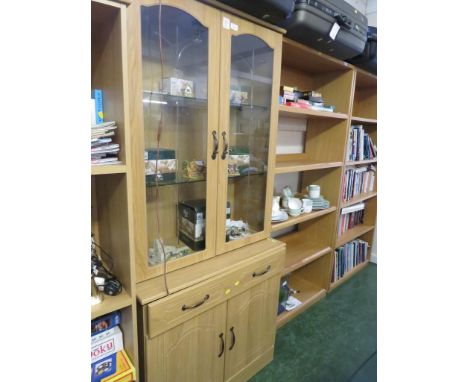 LIGHT WOOD EFFECT GLAZED AND ILLUMINATED CABINET WITH DRAWERS AND CUPBOARD TO BASE