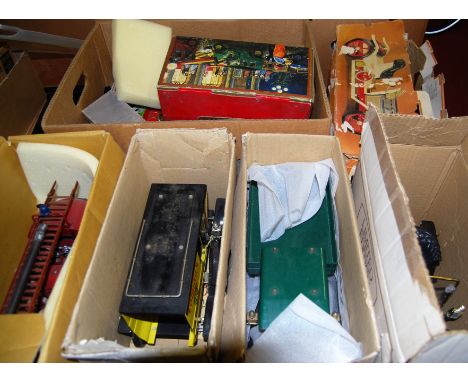 A boxes Mamod steam roadster SA1 (box a/f, model a/f), and four various modern tinplate cars