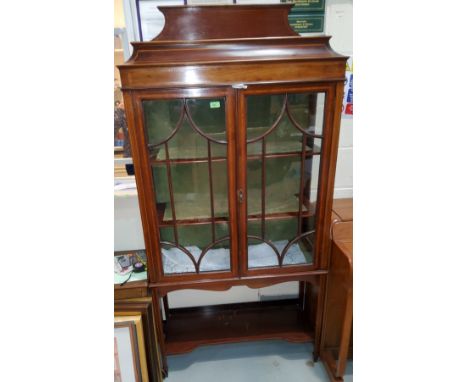 An Edwardian Sheraton style side/display cabinet in inlaid crossbanded mahogany with 2 doors , caddy top and undershelf 