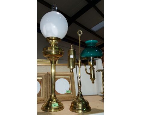 A brass oil lamp on reeded column; an Edwardian style brass desk lamp with green shade 