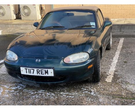 A MAZDA MX-5-SE 2 door sports coupe motor car, green coachwork, cream hood, first registered 13/8/1999, 1840cc petrol engine,