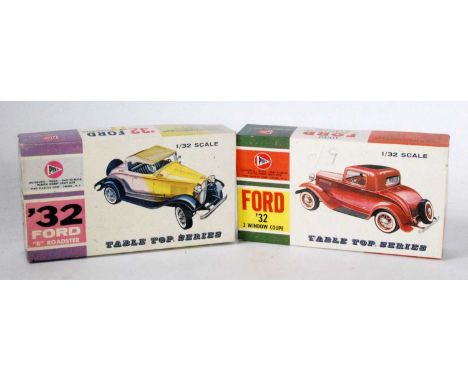 A Pyro 1/32 scale boxed plastic kit group, both table top series to include a 1932 Ford B Roadster, together with a 1932 Ford