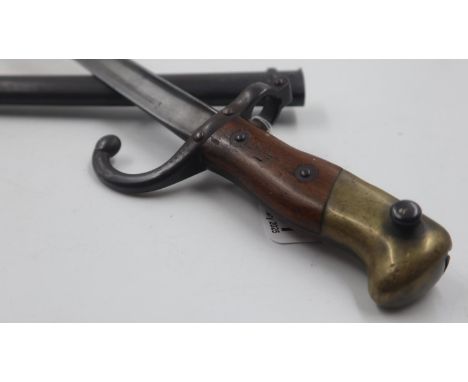 19th century French Gras bayonet with hooked quillon, dated 1877 and numbered 88835, with steel scabbard numbered 11008. UK P